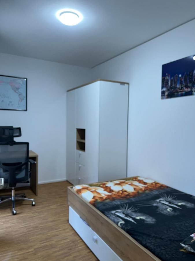 Three Bedroom Apartment In City Centre With A Grand Garden Frankfurt pe Main Exterior foto
