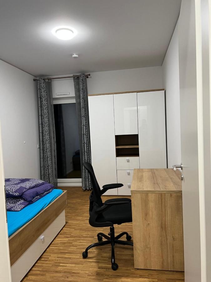 Three Bedroom Apartment In City Centre With A Grand Garden Frankfurt pe Main Exterior foto
